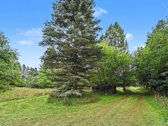 5th image of 8145 Beardslee Rd