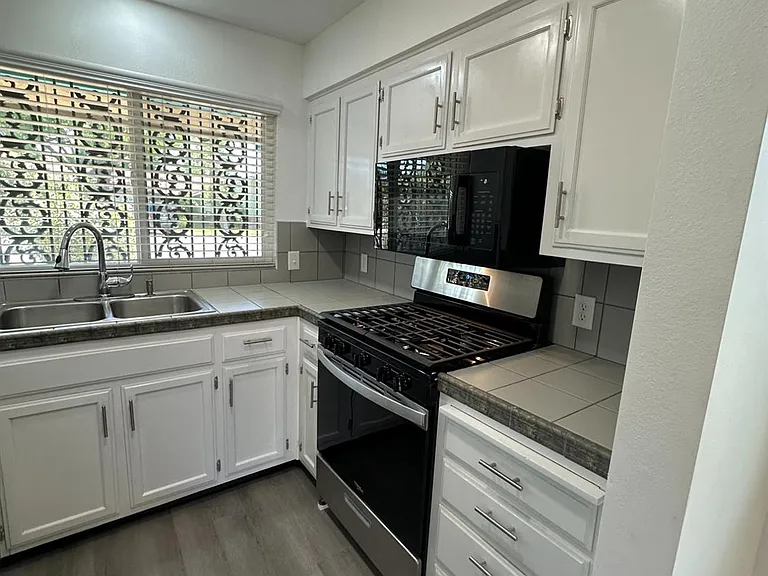 1415 E Rialto Ave #104 — Photo 9