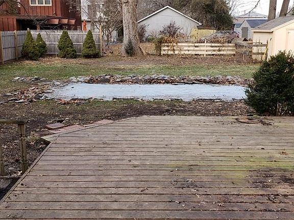 3rd image of 206 W Jackson Ave
