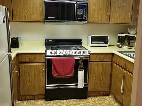 3rd image of 3823 S Maryland Pkwy Unit M7