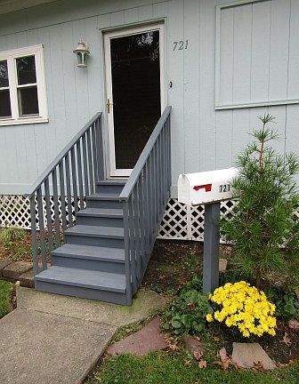 2nd image of 721 W Elm St