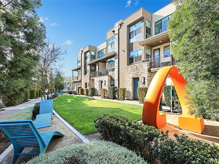 11026 Momentum Dr — Photo 24