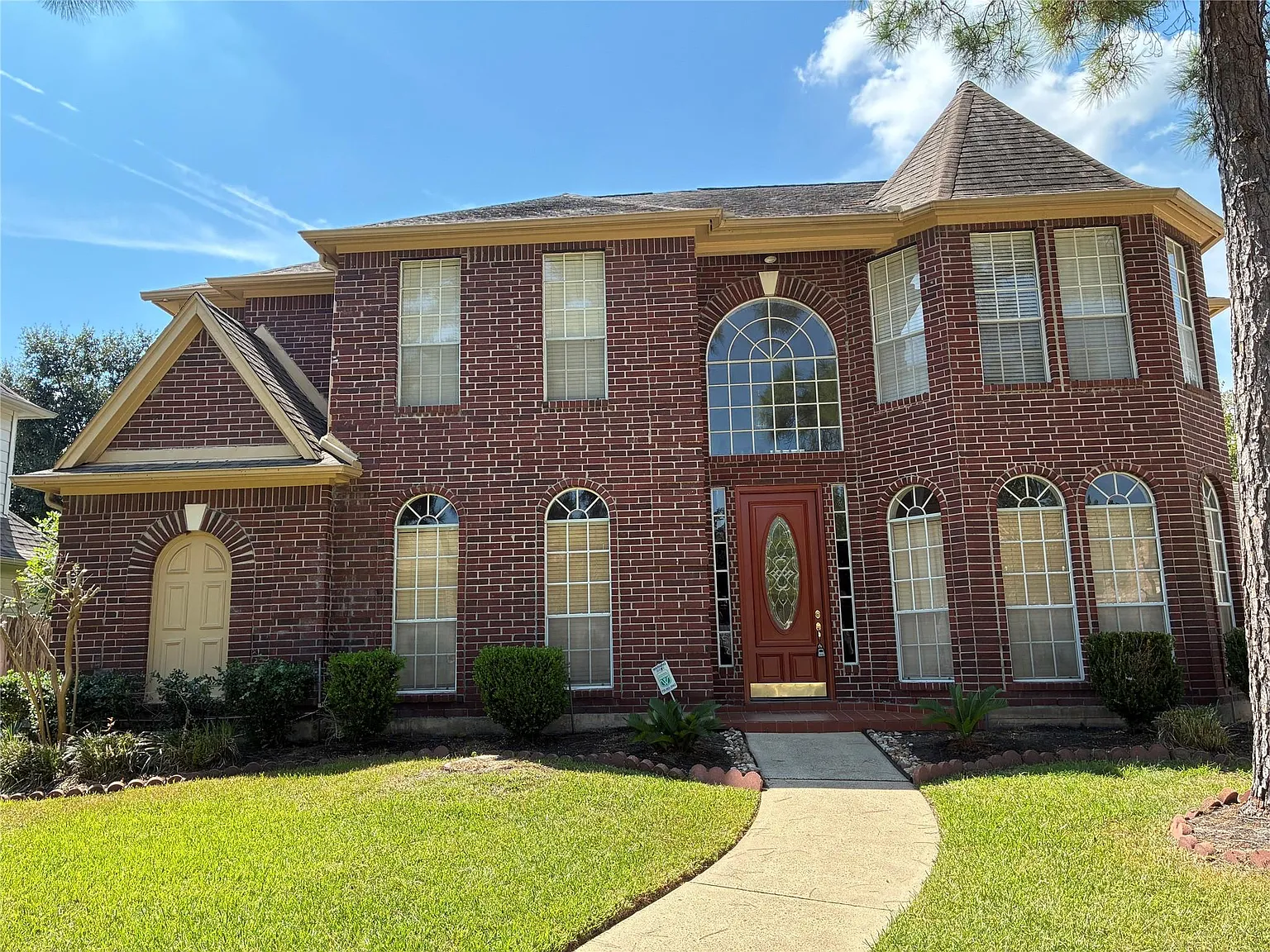 5 bed, 3.5 bath, 3108 sqft, $2,750 — Photo 2
