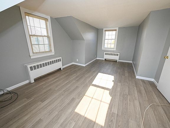 2nd image of 1174 Russel St