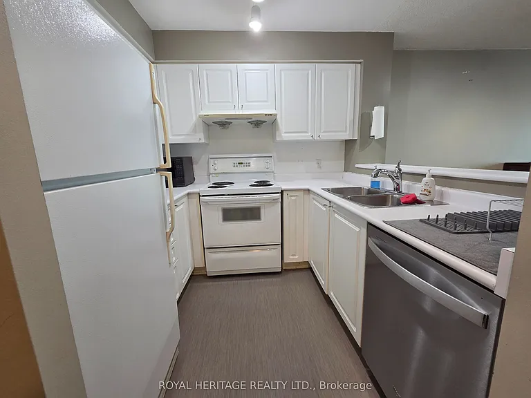 11 Lee Centre Dr #2212 — Photo 10
