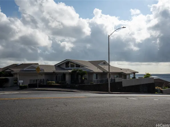 98-704 Keikialii St, Aiea, HI 96701