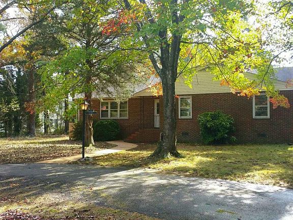 Brick Ranch on 1+ acre!