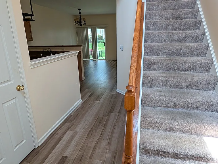 984 Parkhill Cir — Photo 2