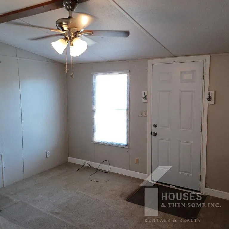 109 Smiley Dr — Photo 3