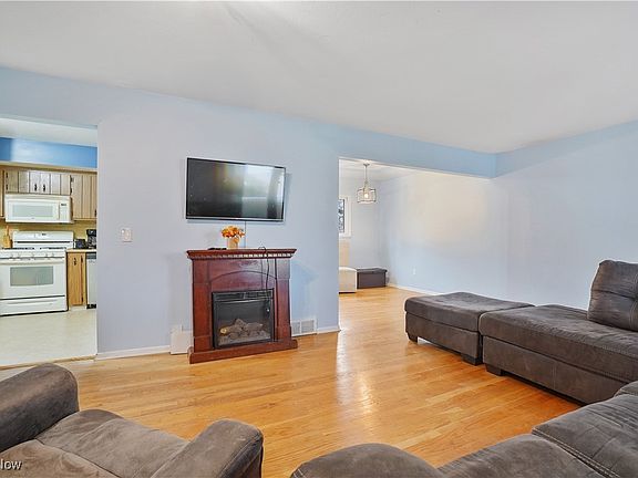 3rd image of 4901 Woodbury Hills Dr