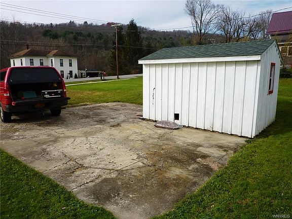 5th image of 318 Evans Ave