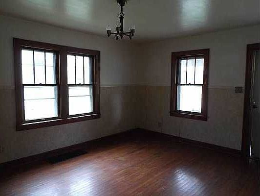 3rd image of 688 E 4th St
