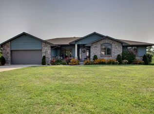 2332 Camelot Ct, Quincy, IL 62305
