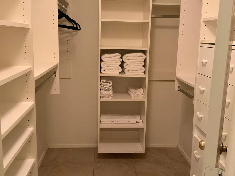 Mater bedroom closet