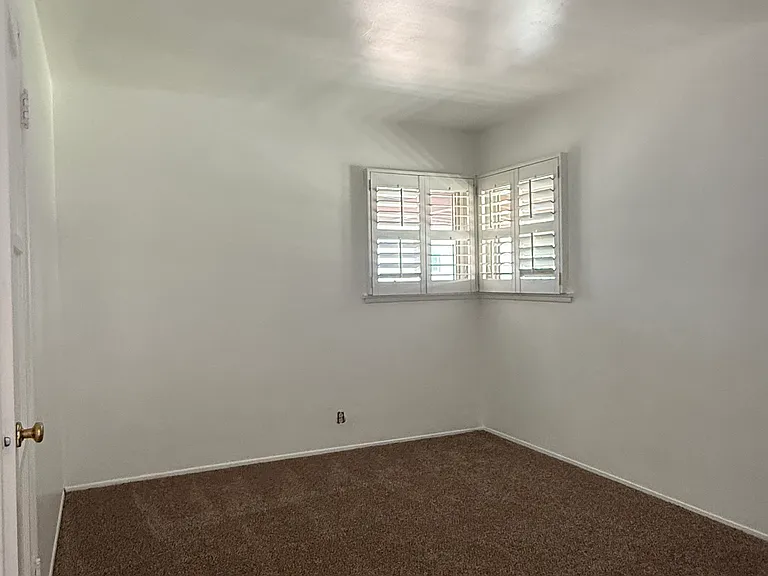 526 E Olive Ave — Photo 5