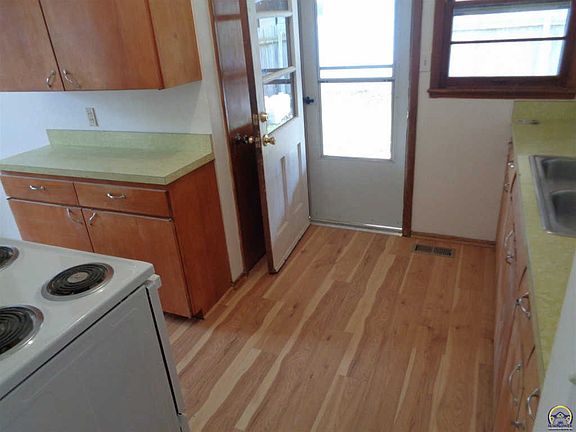 5th image of 4025 SE Truman Ave