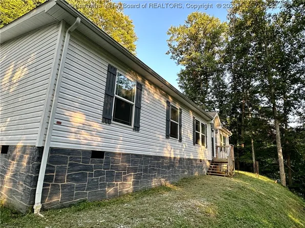 12 Hainer Branch Rd, Chapmanville, WV 25508
