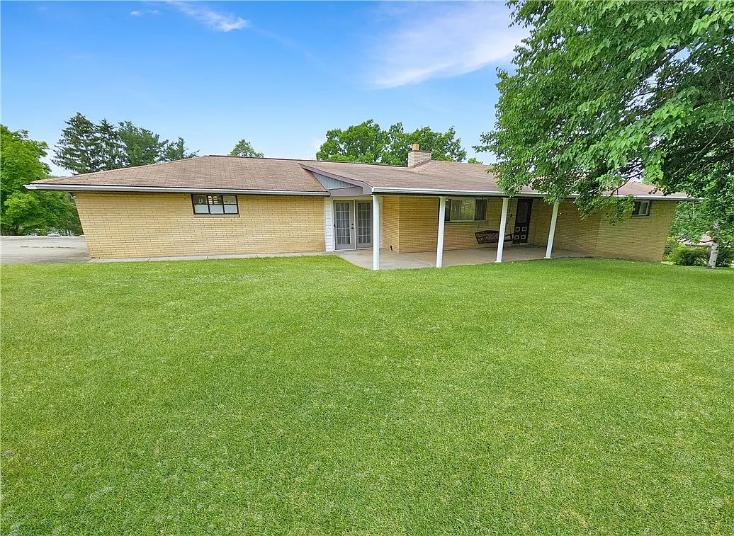 482 Hewitt Ave photo 1