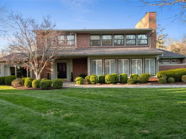 3 Hacienda Dr, Saint Louis, MO 63124