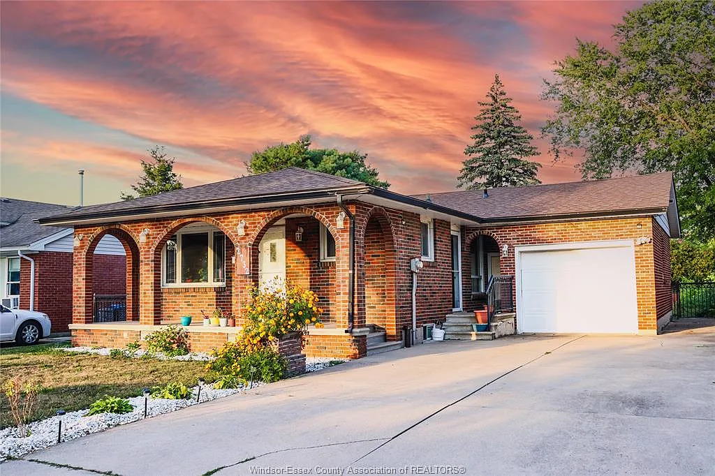 3 bed, $2,799 — Photo 3