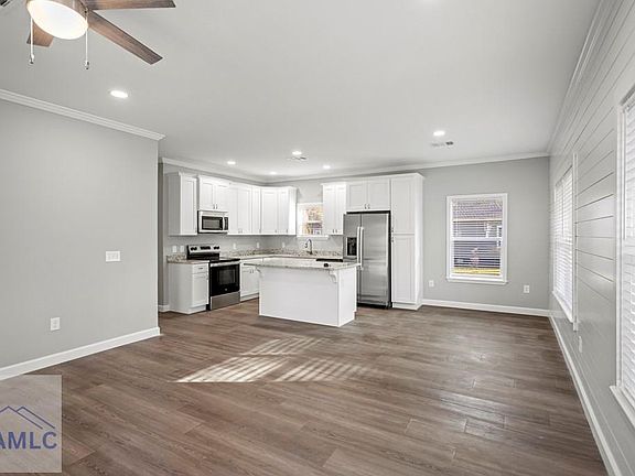 4th image of 54 Pear St
