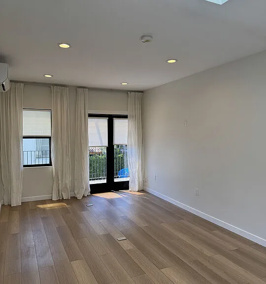 8587-8587 1/2 Rugby Dr — Photo 3