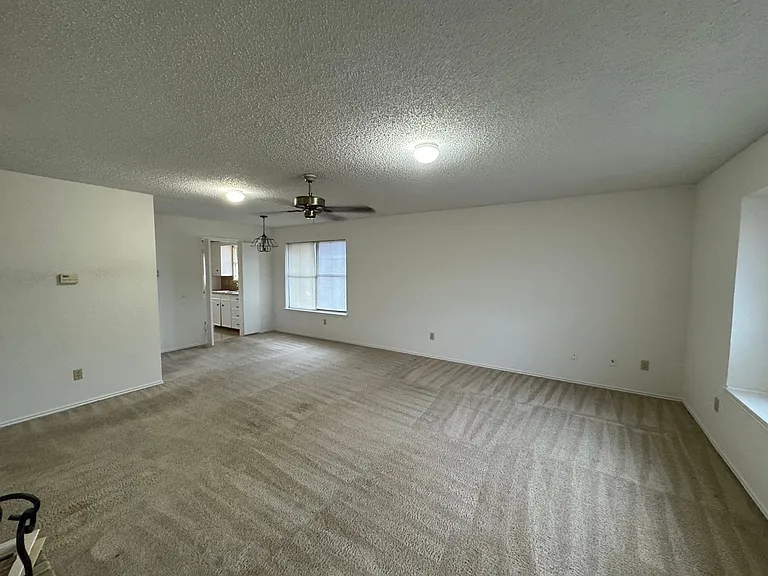 1414 Chapel Ridge Rd — Photo 2