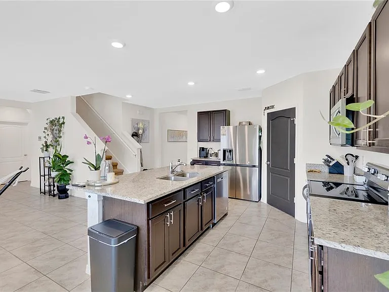 831 Turner Ln — Photo 7