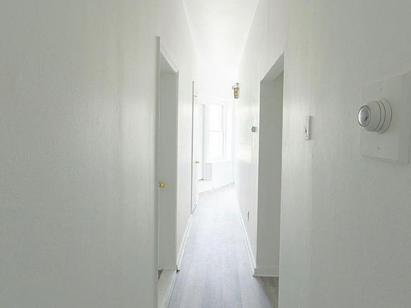 Hallway (All new beautiful Vinyl Floors)