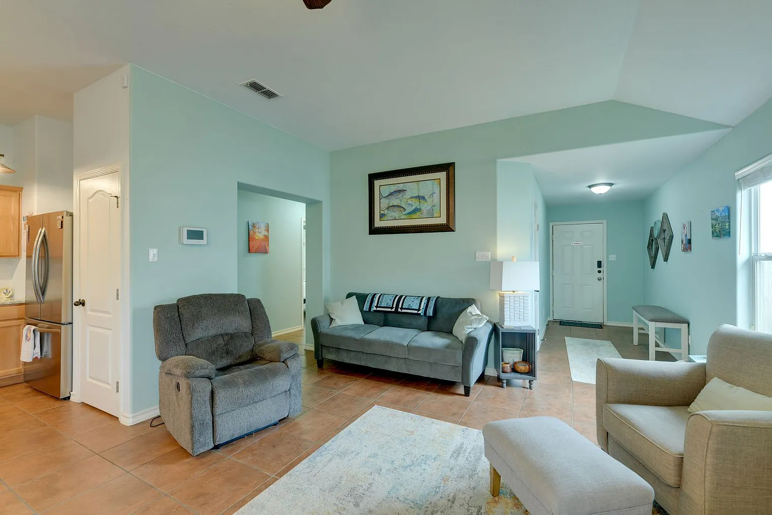 3 bed, 2.0 bath, 1399 sqft, $3,340 — Photo 3
