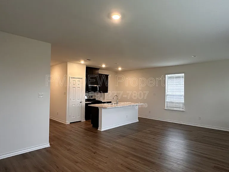 663 Saxony Dr — Photo 4