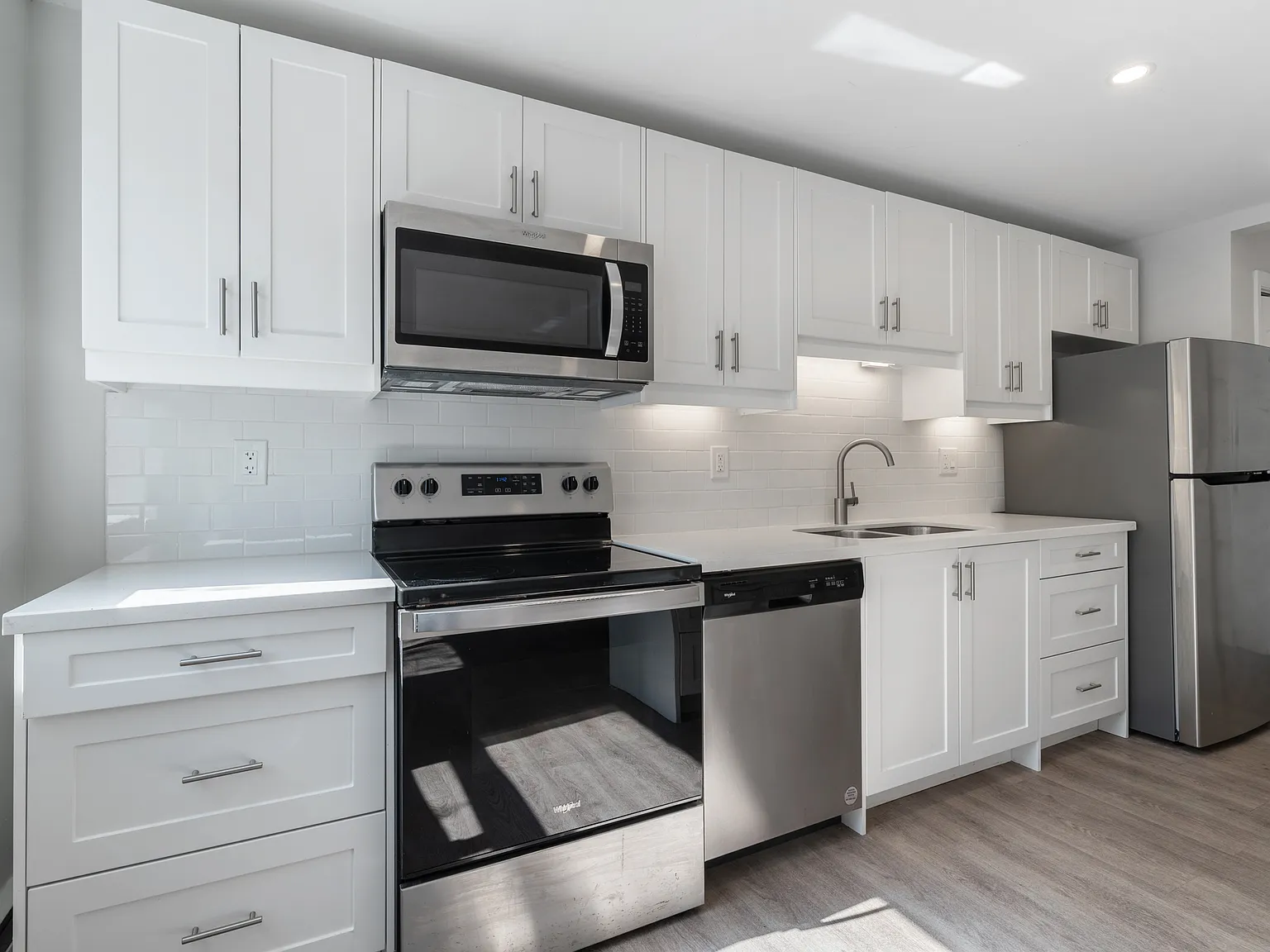 2194 King Street East — Photo 4