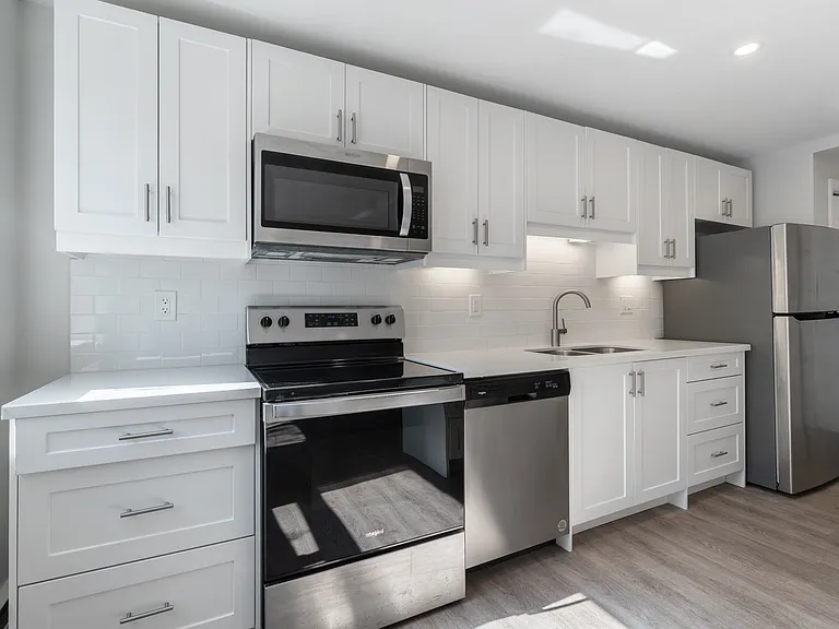 2194 King St E #106 — Photo 3
