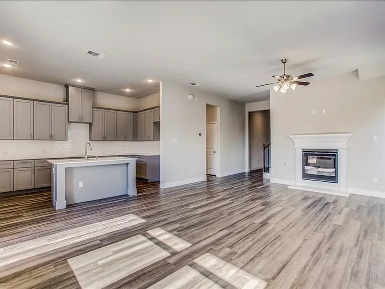 1605 Canals Dr — Photo 18