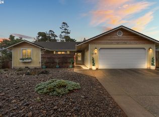 135 Park Village Loop, Florence, OR 97439