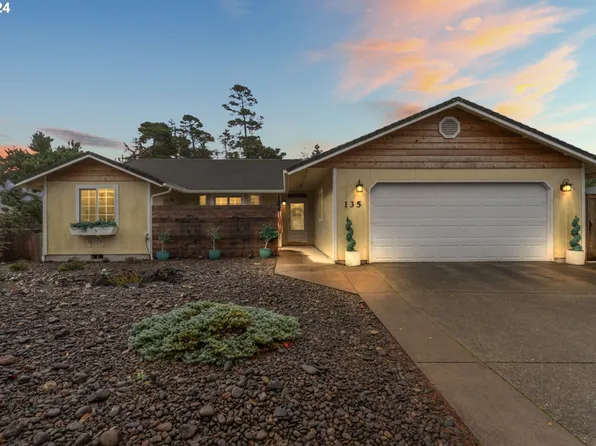 135 Park Village Loop, Florence, OR 97439