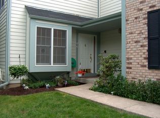 156 Whittington Crse, St Charles, IL 60174