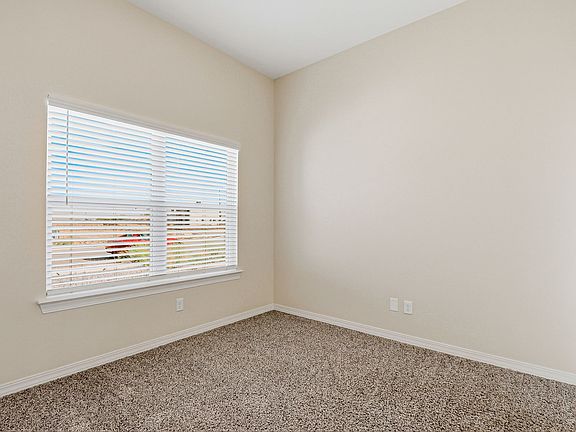 4th image of 904 Keenland Ave