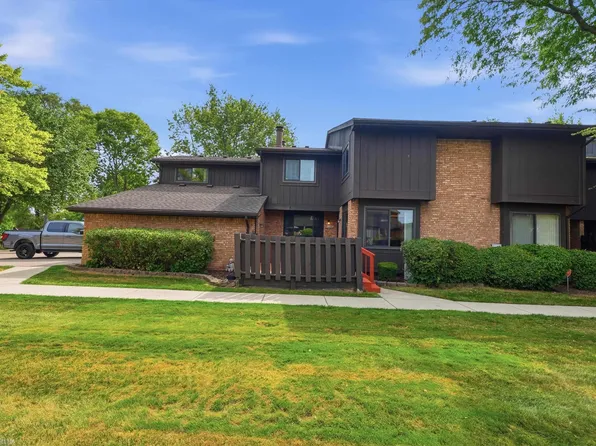 37388 Clubhouse Dr, Sterling Heights, MI 48312
