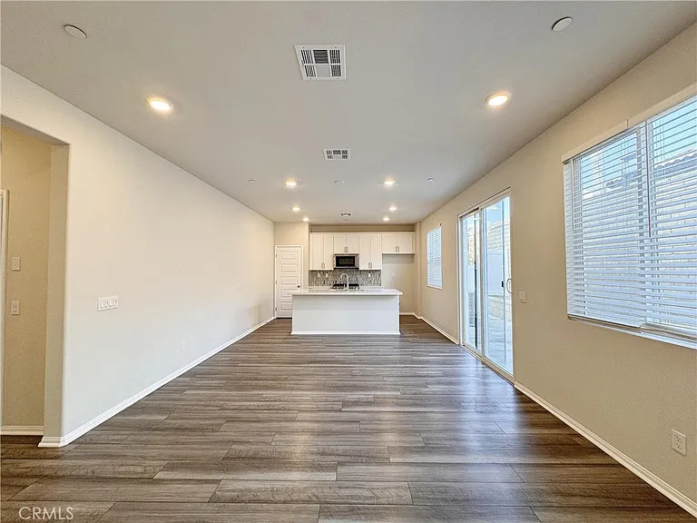 629 E Madeleine Privado — Photo 3