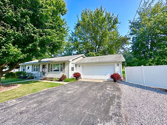 2nd image of 301 Hosselton St SW