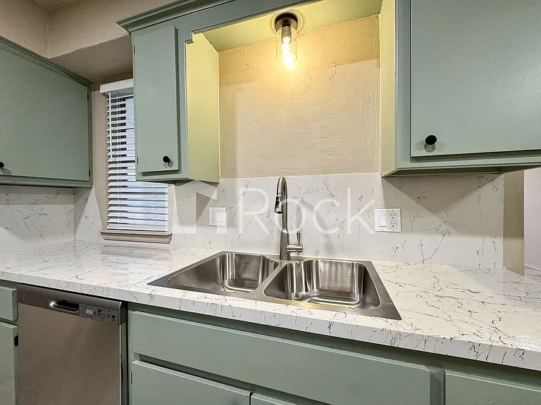 7024 Woodlake Dr — Photo 5