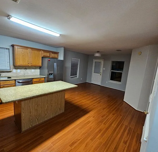 6414 Macquarie Dr — Photo 6