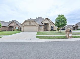 21851 E 2nd St, Hinton, OK 73047