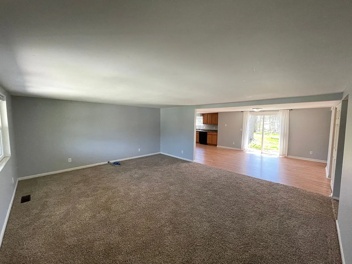 Building Photo - 2306 Deerwood Dr