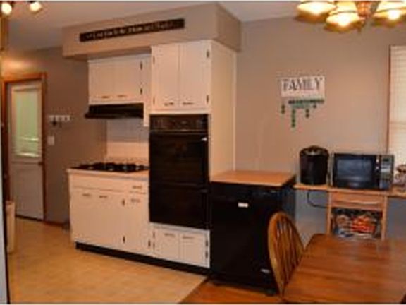 KITCHEN INCLUDES APPLIANCES