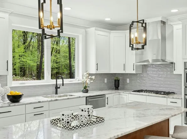 17 Forrest Rd, Westford, MA 01886