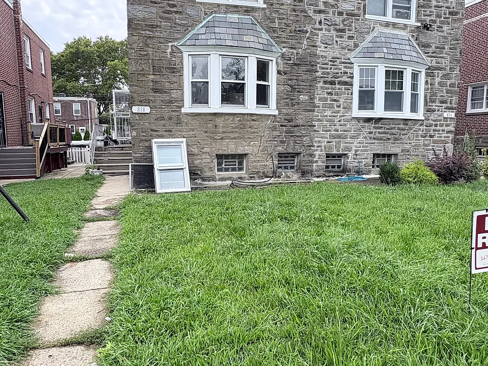 818 Longshore Ave