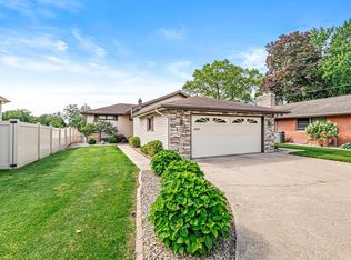 23050 Greenleaf Blvd, Elkhart, IN 46514