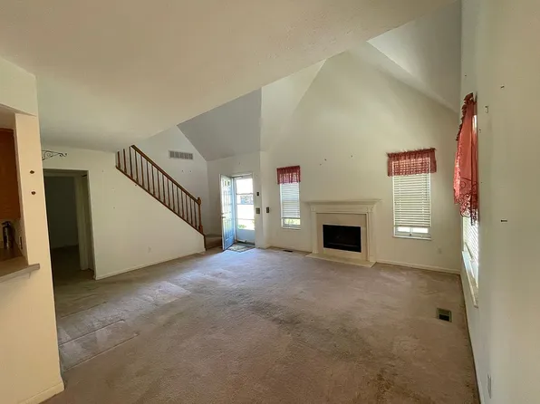 24830 Grove Pond Way #8, Olmsted Falls, OH 44138